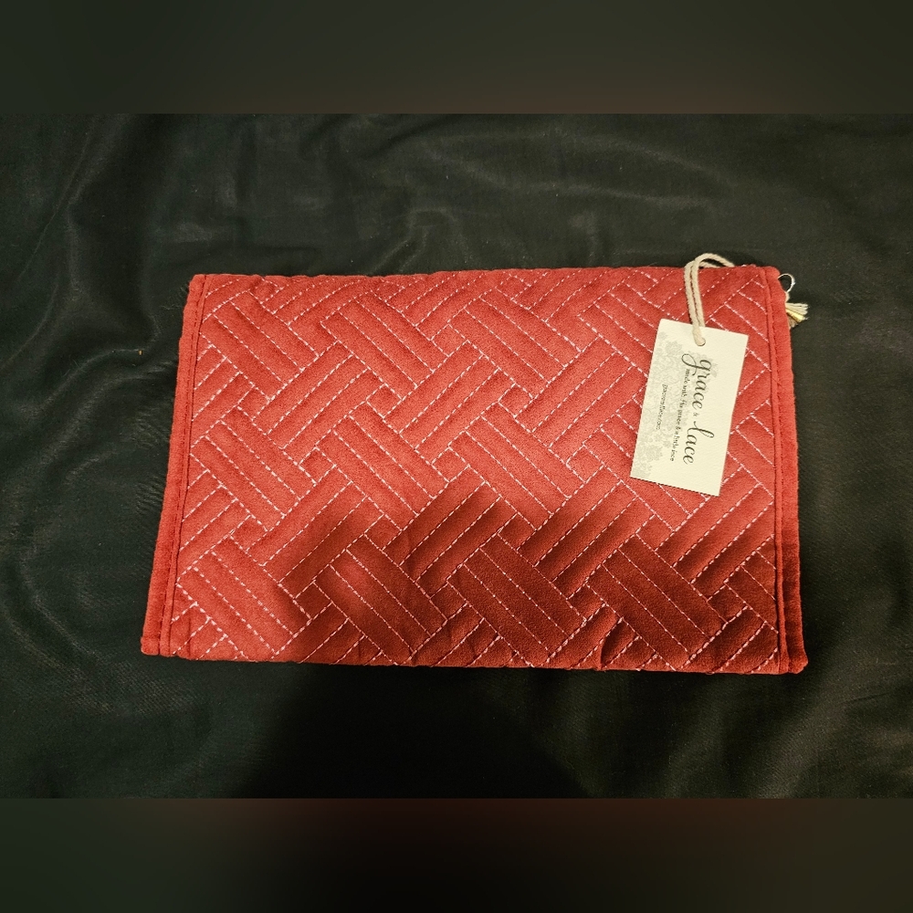 Grace and lace portable jewelery organizer